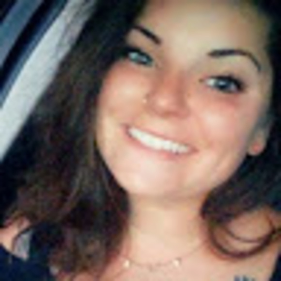 Meet your Posher, Gabriella - Picture 1 of 1